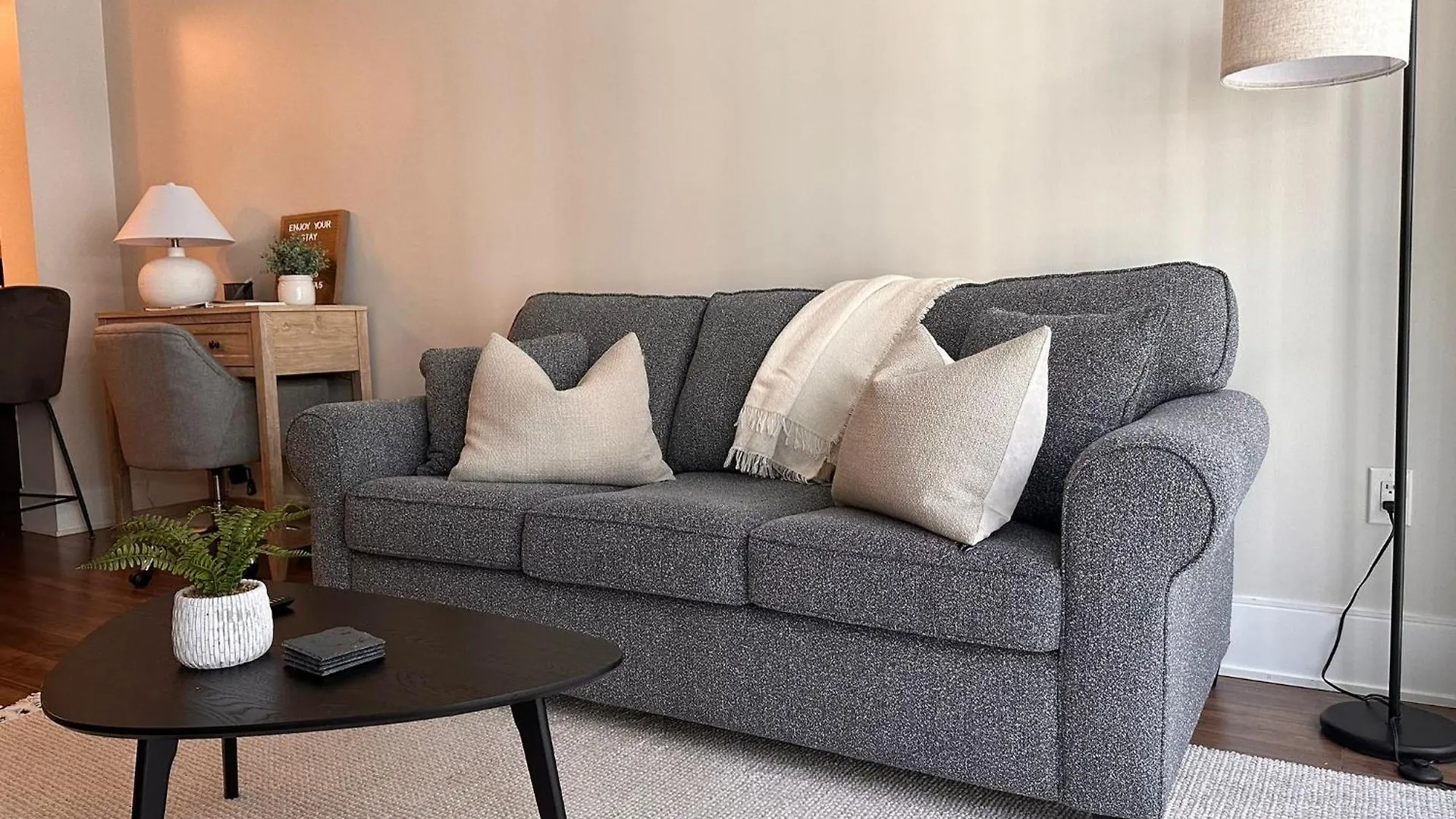 Toronto Entertainment District - King Bed Condo - Close To Core - Dome - Scotiabank - Cne - Fort York - Near King St W 0*,  Kanada
